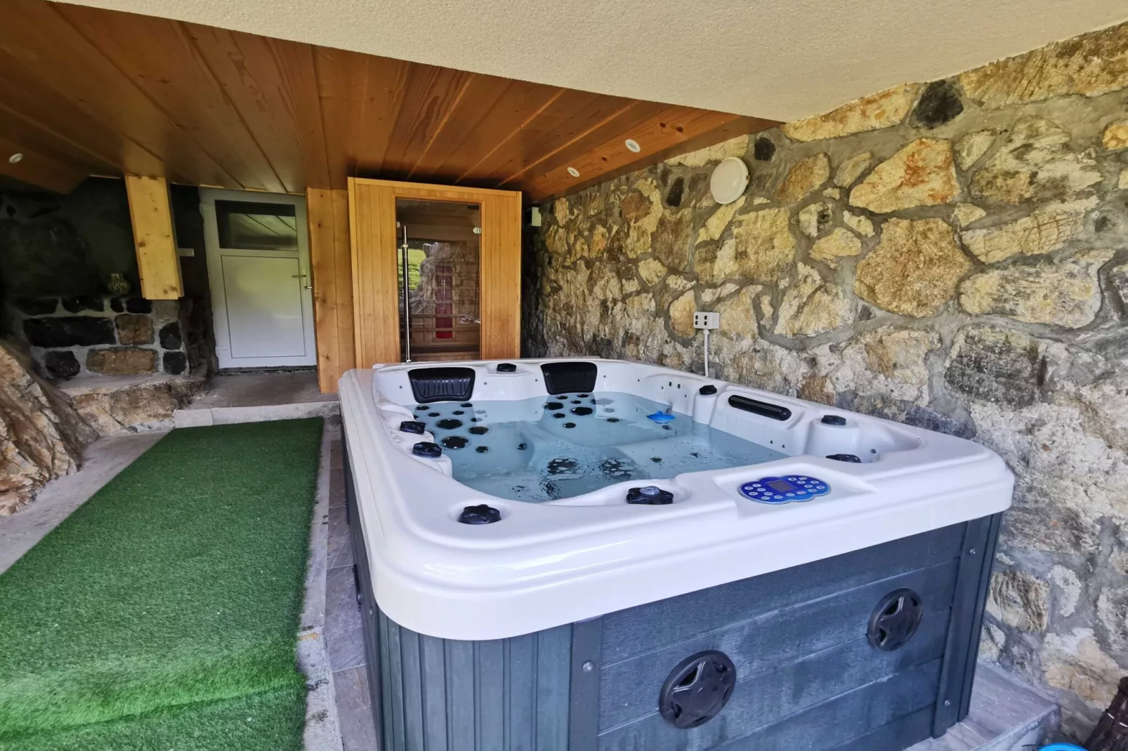 Visnja Gora Meadow Hideaway with Terrace - One Bedroom Cottage with Terrace (owner Hiška na skalci)-Spa