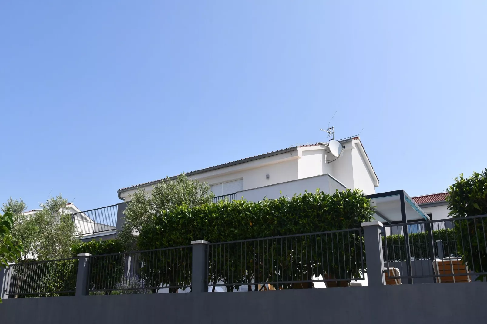 Luxury Escape with Swimming Pool & Modern Design -Deluxe Four Bedroom Villa with Private Pool ( Villa 4)-Buitenlucht