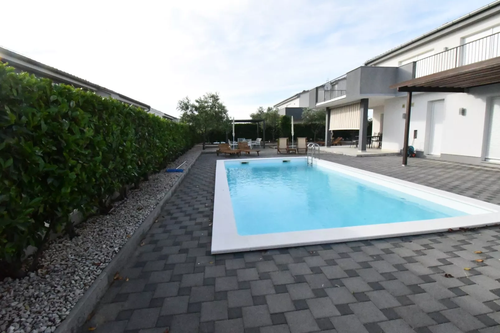 Luxury Escape with Swimming Pool & Modern Design - Deluxe Four Bedroom Villa with Sea View and Private Pool (Villa 5)-Zwembad