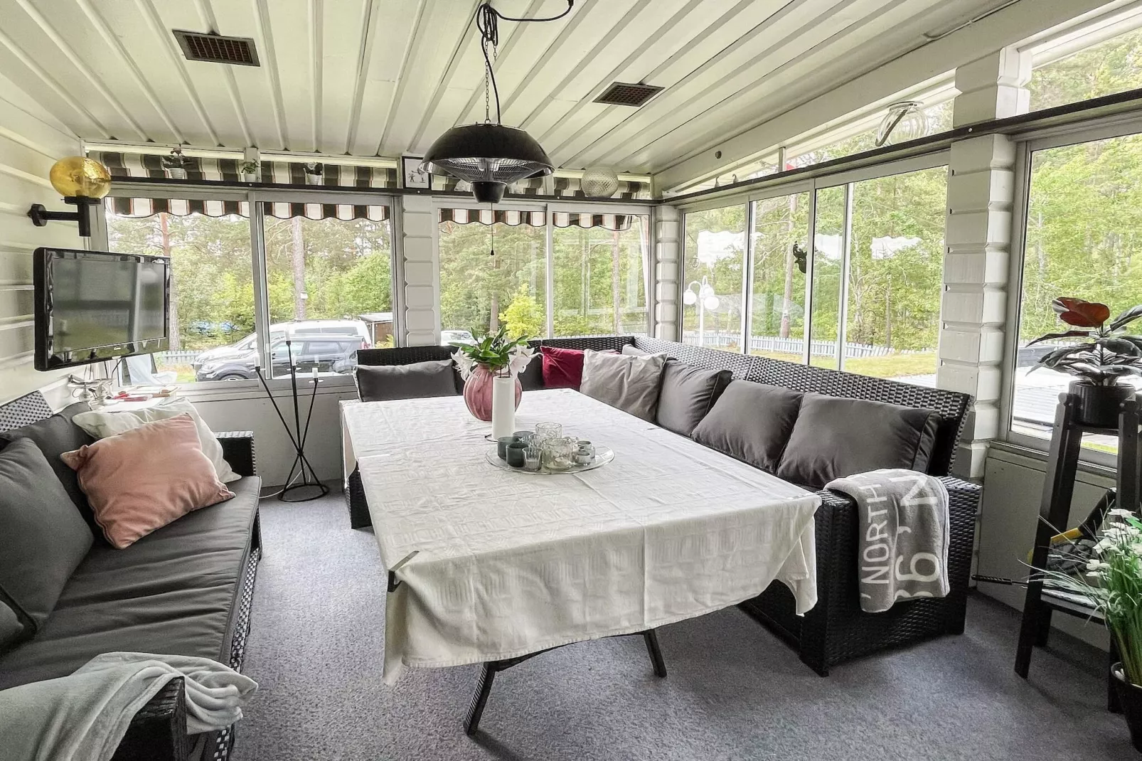 Villa in de archipel met zwembad en terras-Binnen