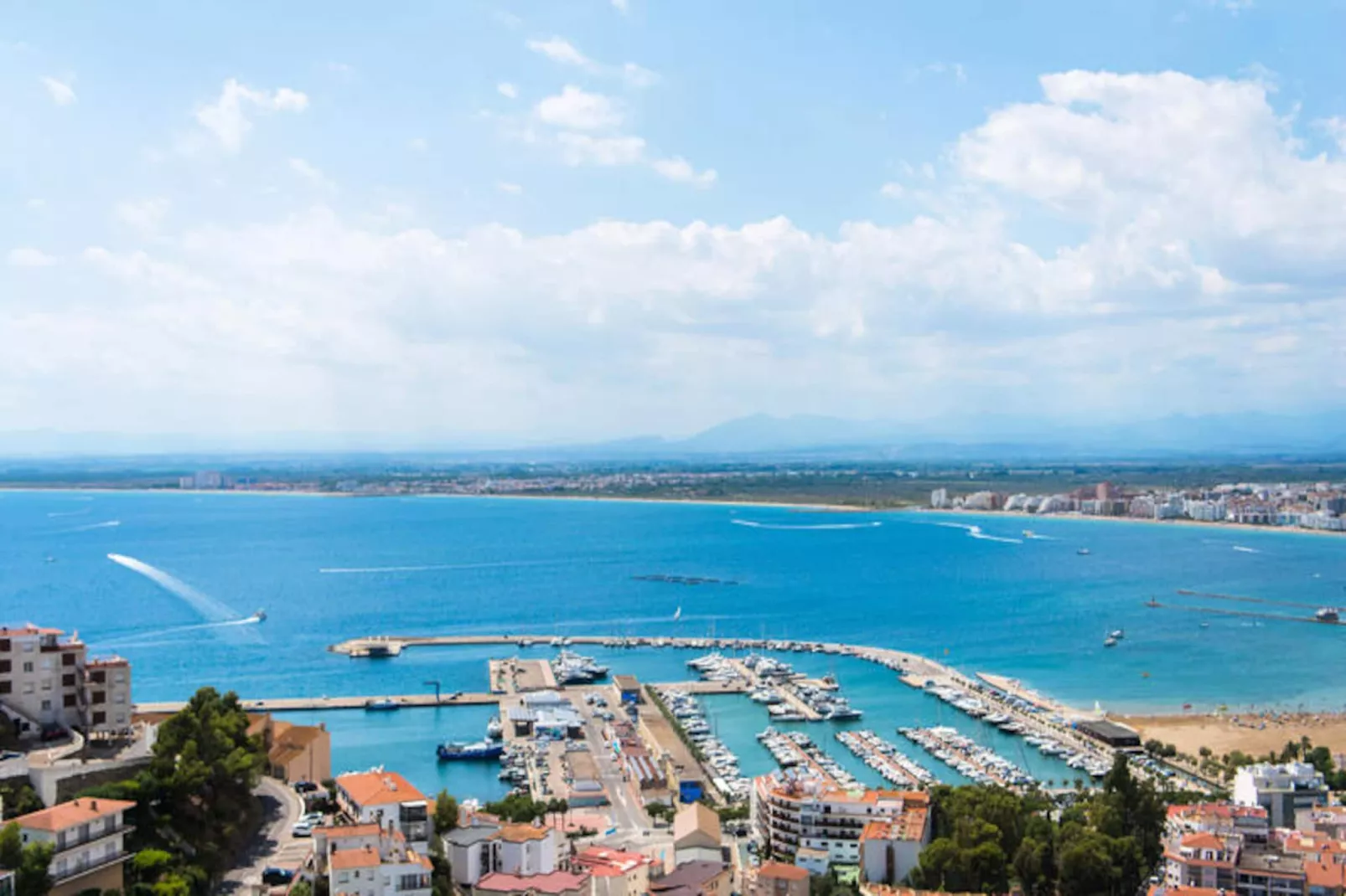 Maison à Roses-Niet-getagd