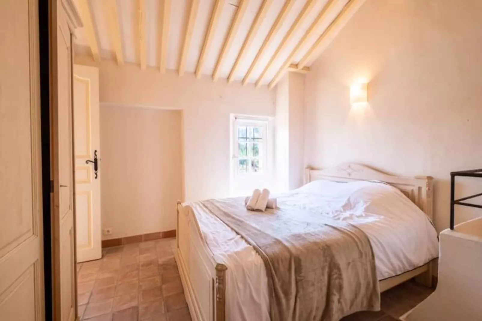 Résidence Bijou De 280m2 Et Piscine à Débordement Au Calme Absolu-Niet-getagd