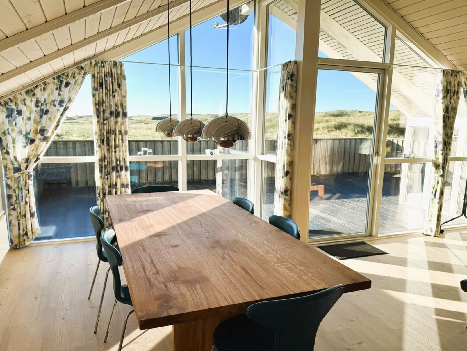 "Velena" -  from the sea-Binnen