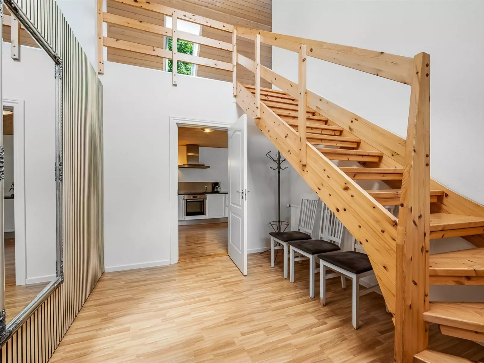 "Eini" - 4.5km from the sea-Binnen