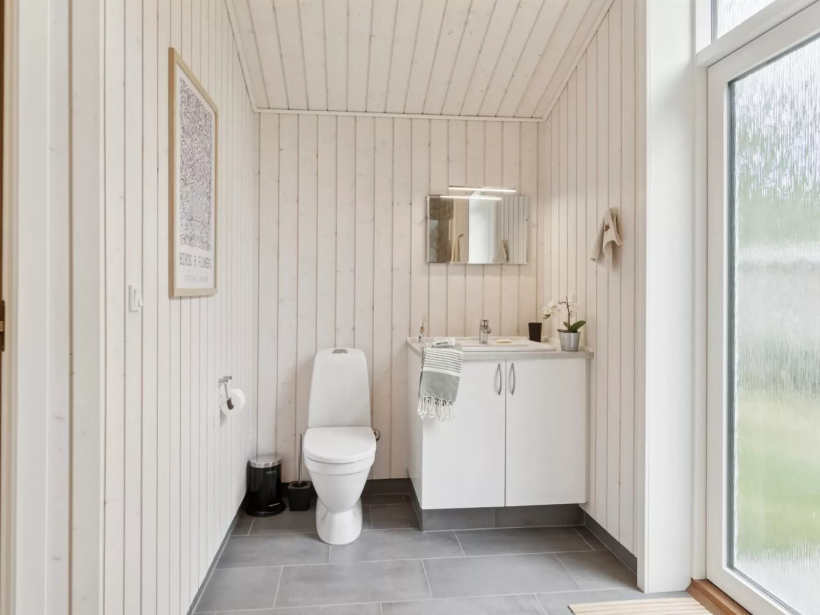 "Ovine" - 1.2km to the fjord-Binnen