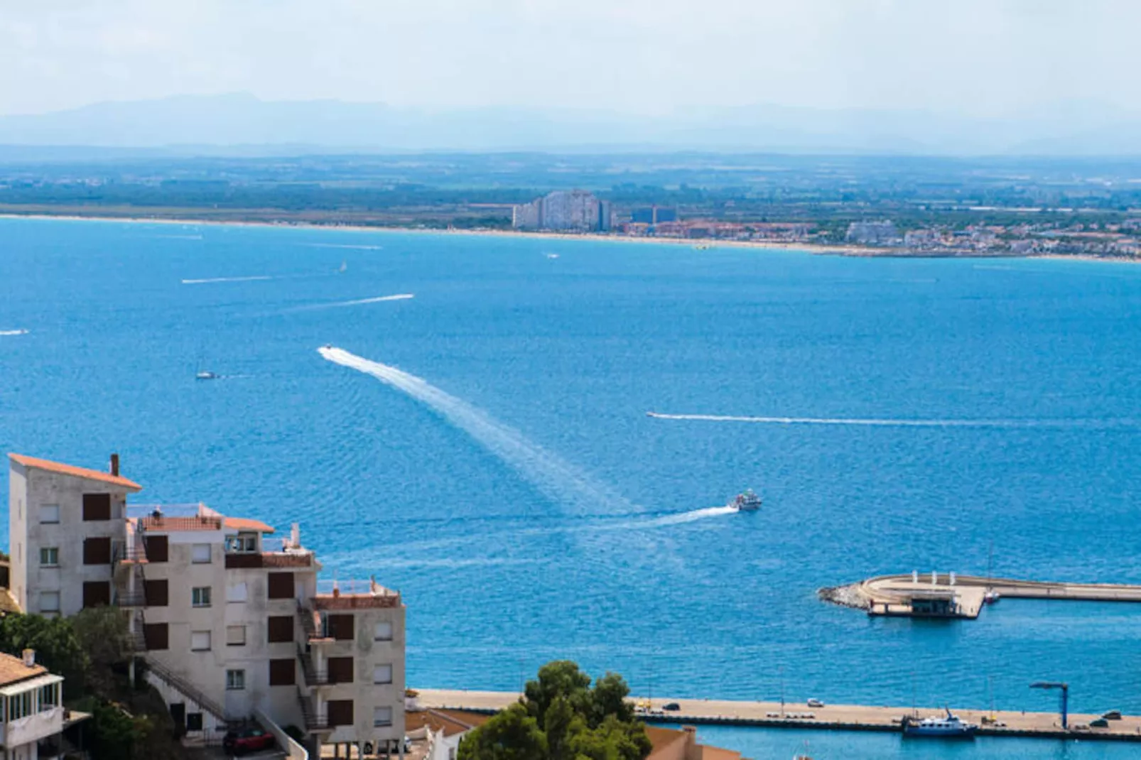 Maison à Roses-Niet-getagd