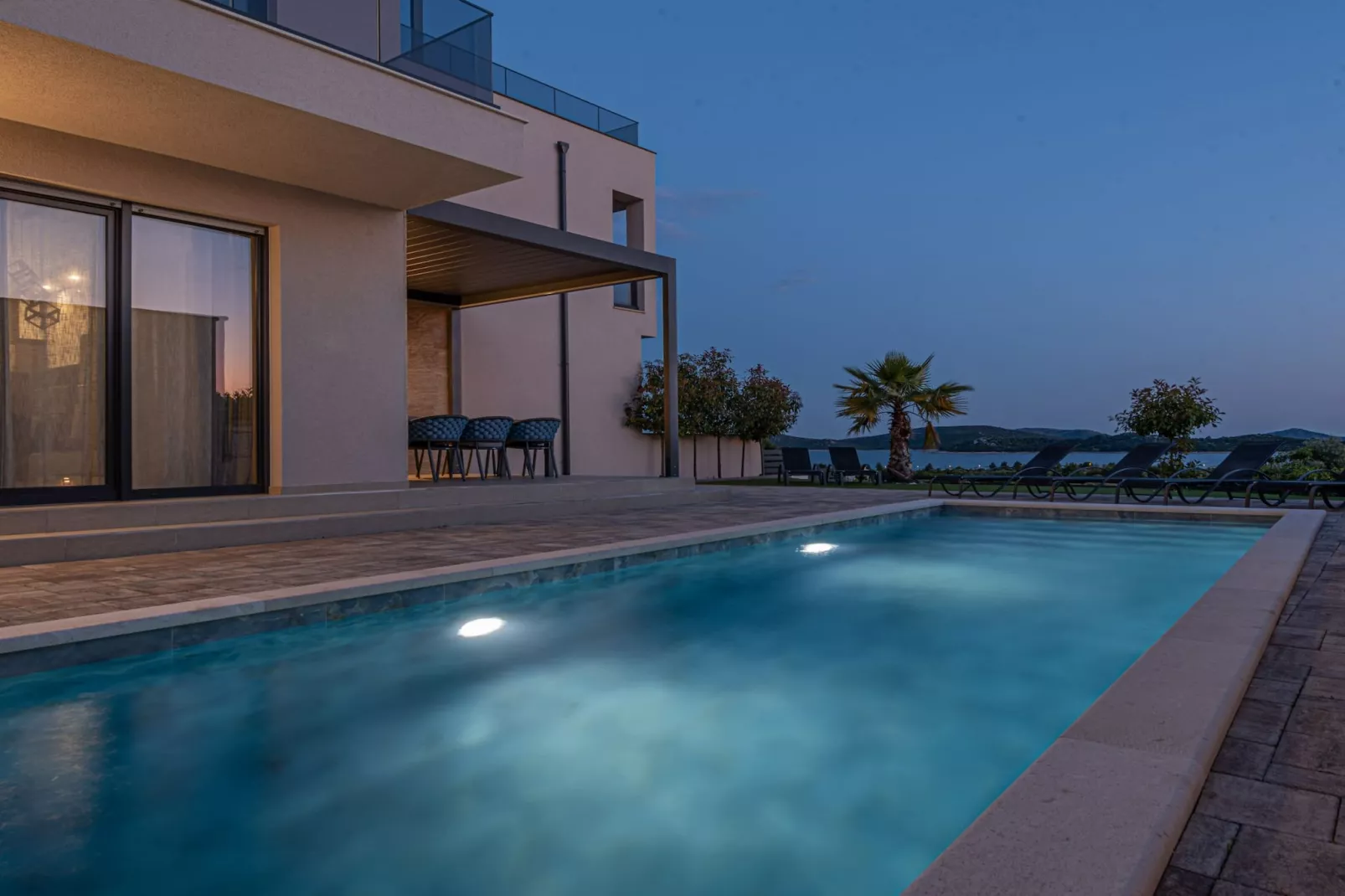 Four-Bedroom Villa With Pool-Zwembad