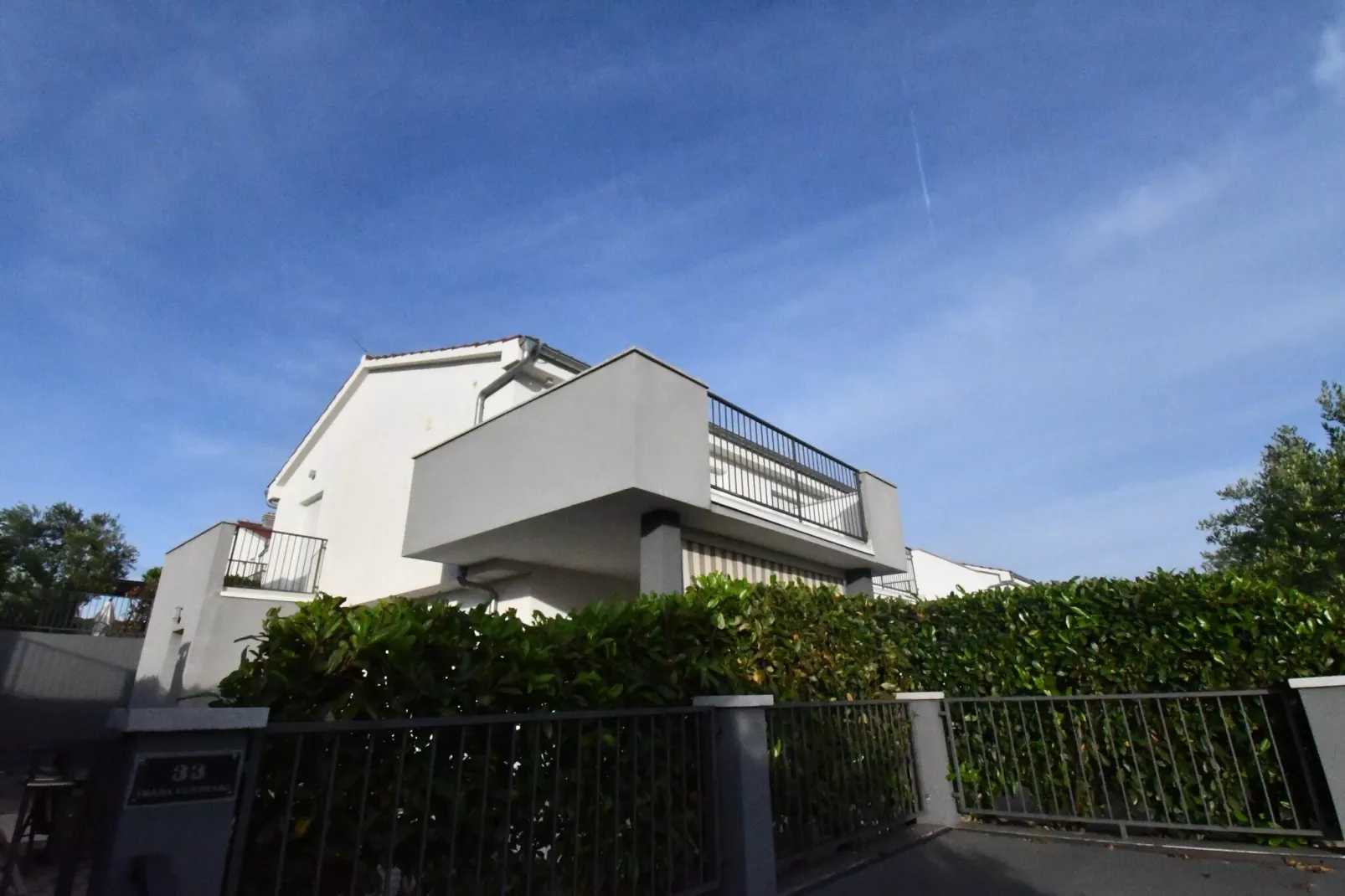 Luxury Escape with Swimming Pool & Modern Design -  Classic Four Bedroom Villa with Sea View and Private Pool ( Villa 3)-Buitenlucht