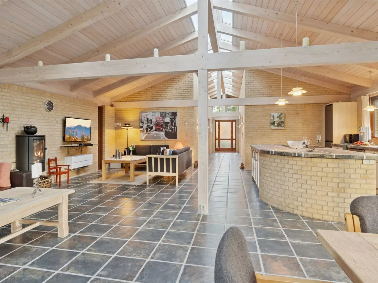 "Jorid" -  from the sea-Binnen