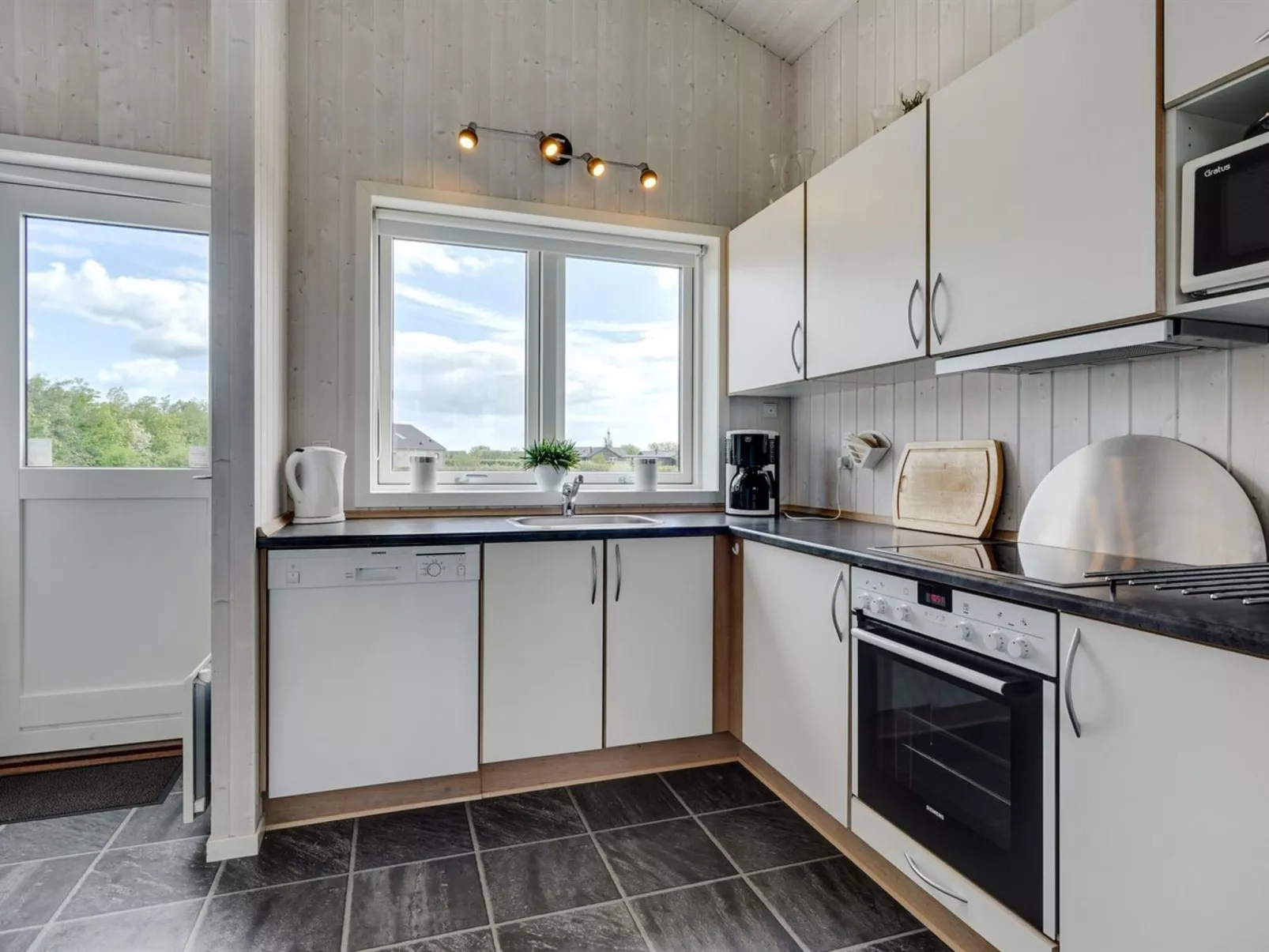 "Gustava" - 700m from the sea-Binnen