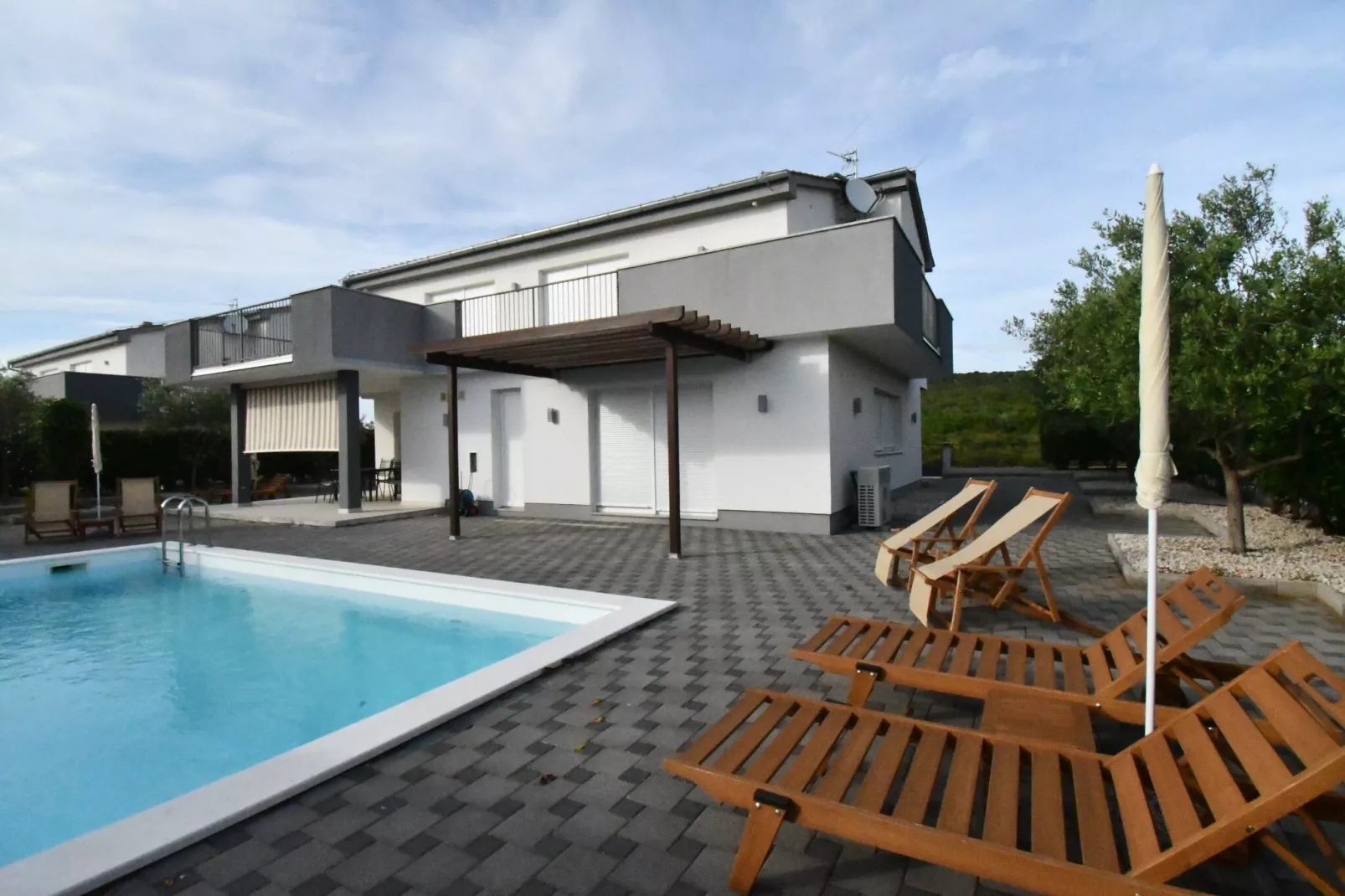 Luxury Escape with Swimming Pool & Modern Design - Deluxe Four Bedroom Villa with Sea View and Private Pool (Villa 5)-Zwembad