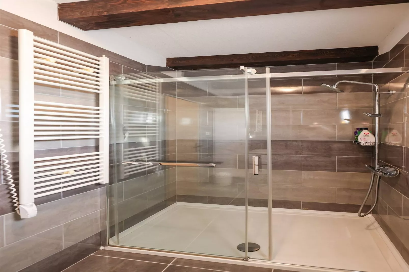 Authentic Villa Vita-Badkamer