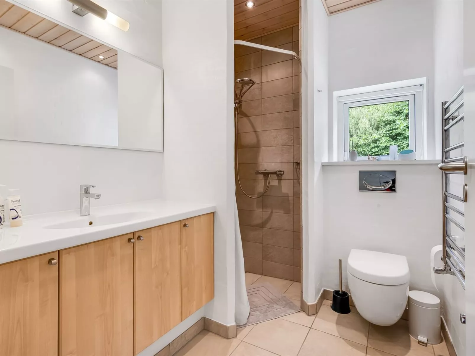 "Jyrki" - 100m from the sea-Binnen