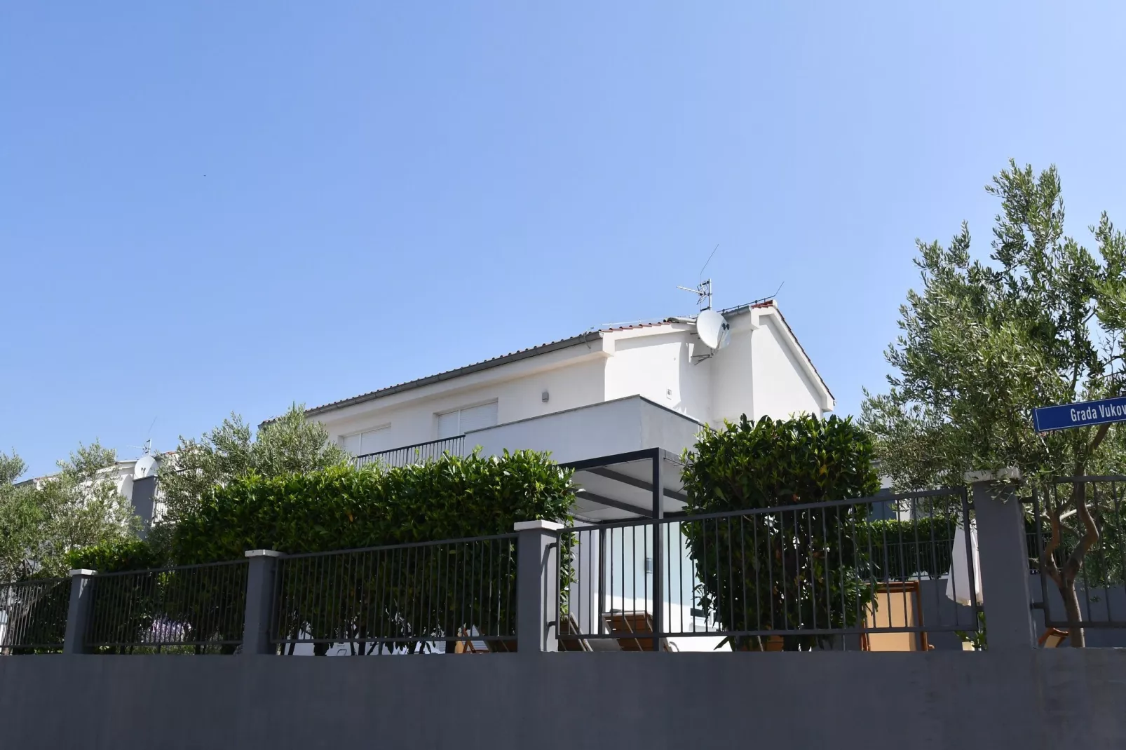 Luxury Escape with Swimming Pool & Modern Design -Deluxe Four Bedroom Villa with Private Pool ( Villa 4)-Buitenlucht