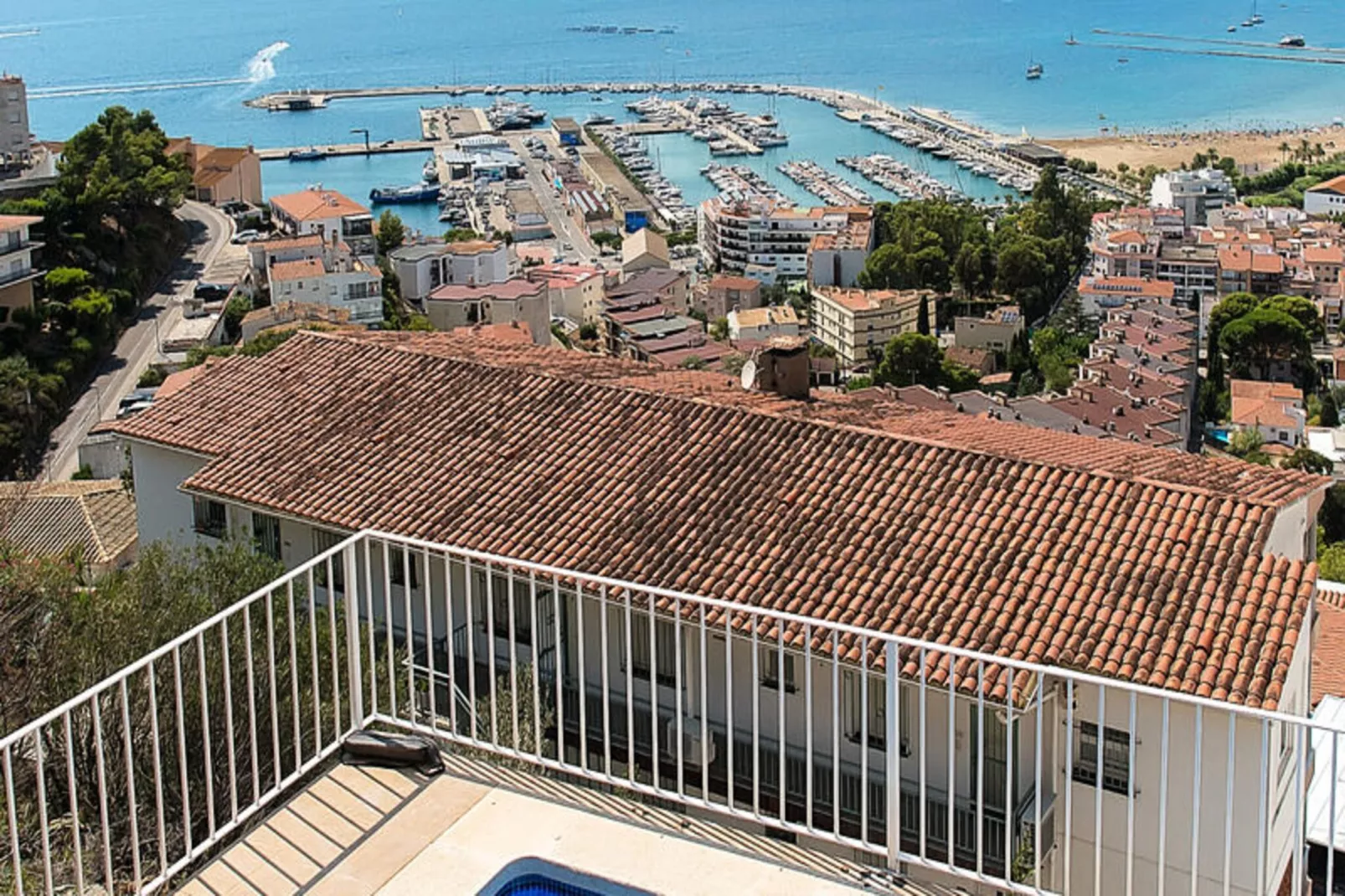 Maison à Roses-Niet-getagd