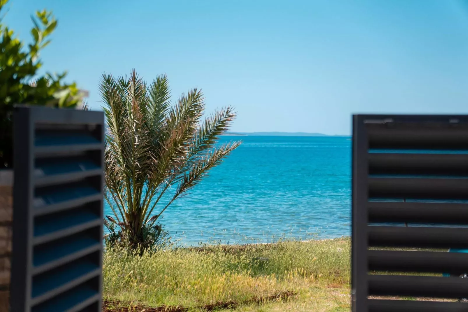 Beach house Festini-Uitzicht zomer