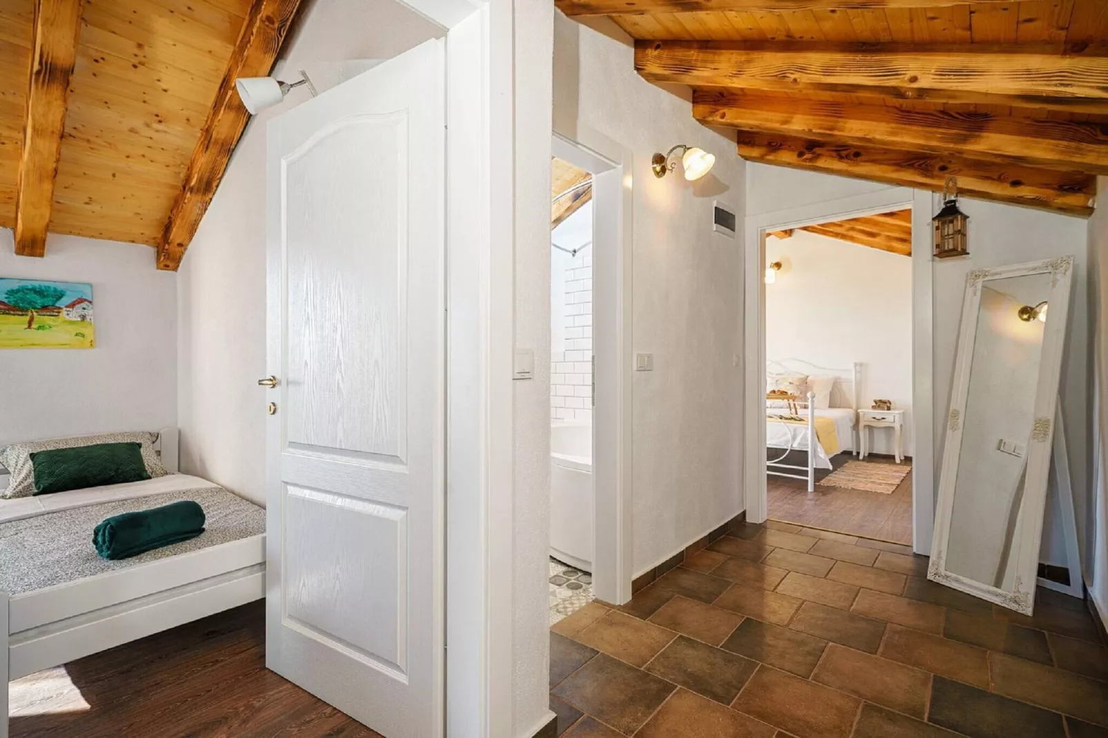 Authentic Villa Malou-Overloop