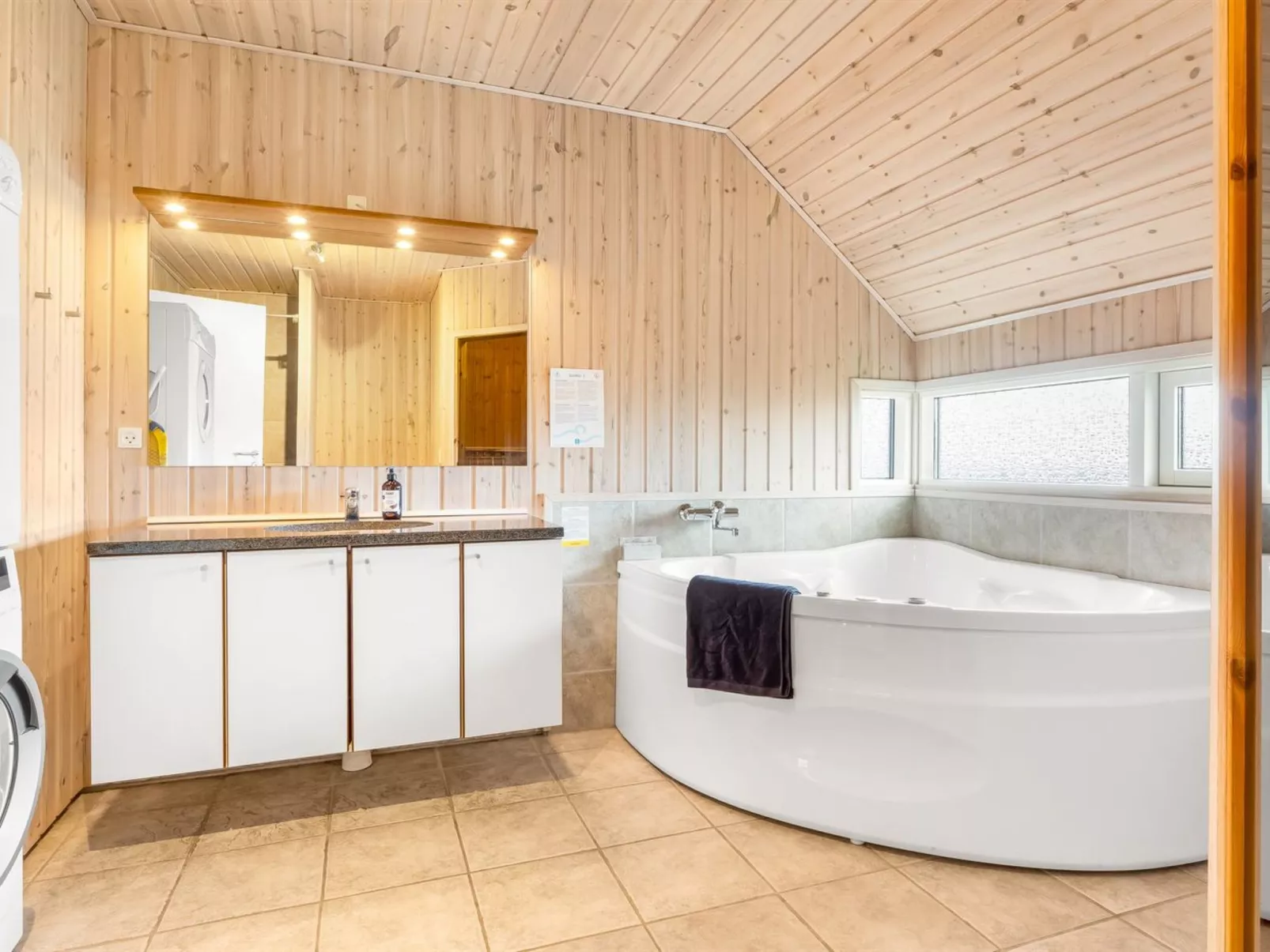 "Tilje" - 80m from the sea-Binnen