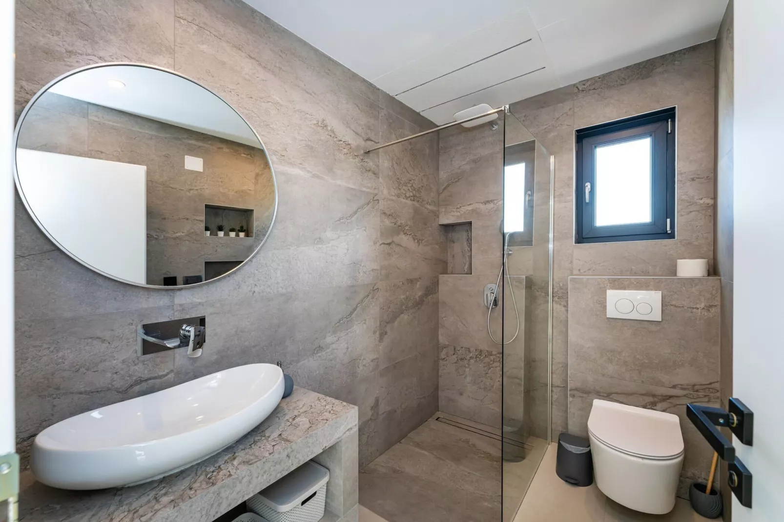 Beach apartment LaMag-Badkamer