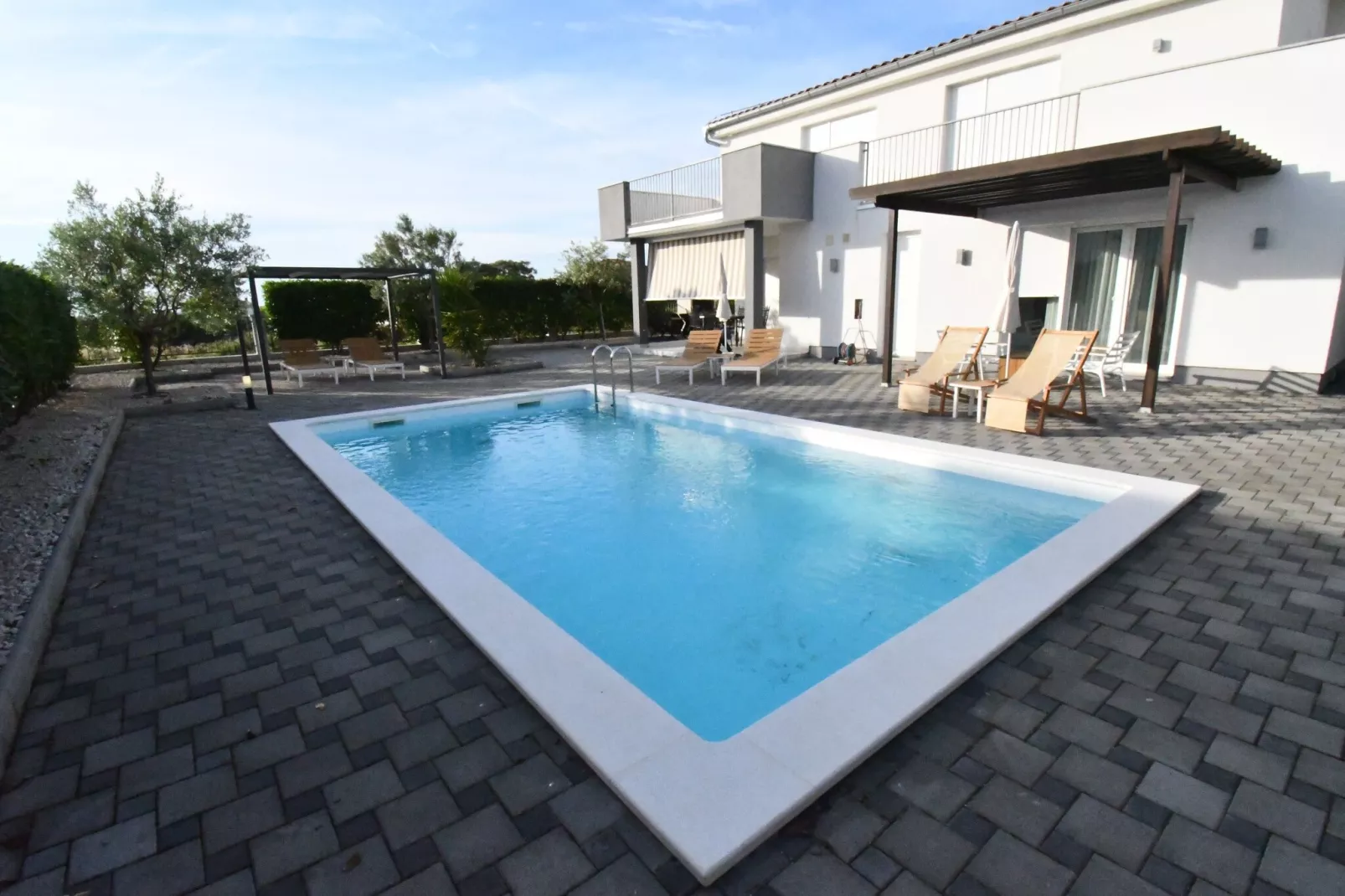 Luxury Escape with Swimming Pool & Modern Design - Four Bedroom Villa with Sea View and Private Pool ( Villa 8)-Zwembad