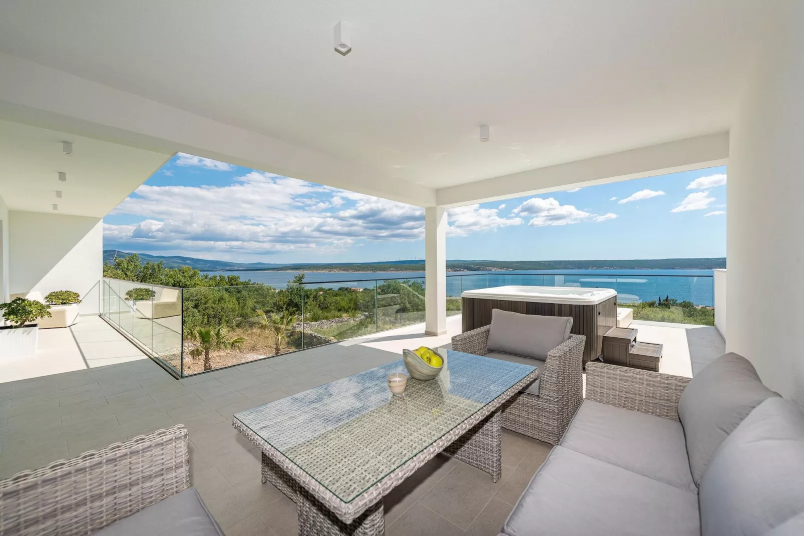 Luxury villa Michelle-Terrasbalkon