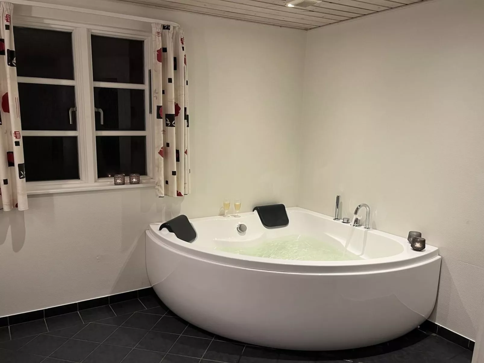 "Benita" - 400m to the fjord-Binnen