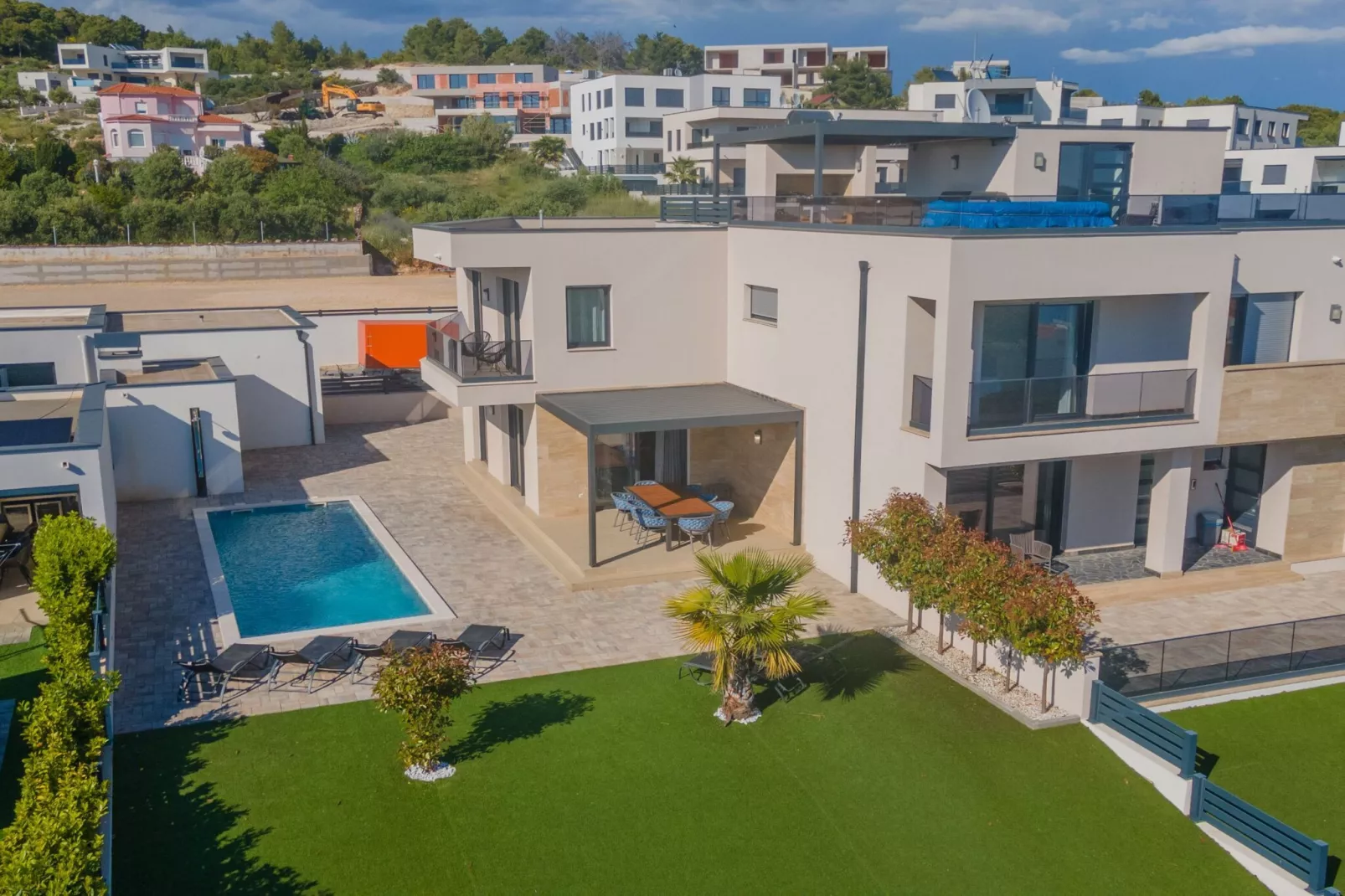 Four-Bedroom Villa With Pool-Uitzicht