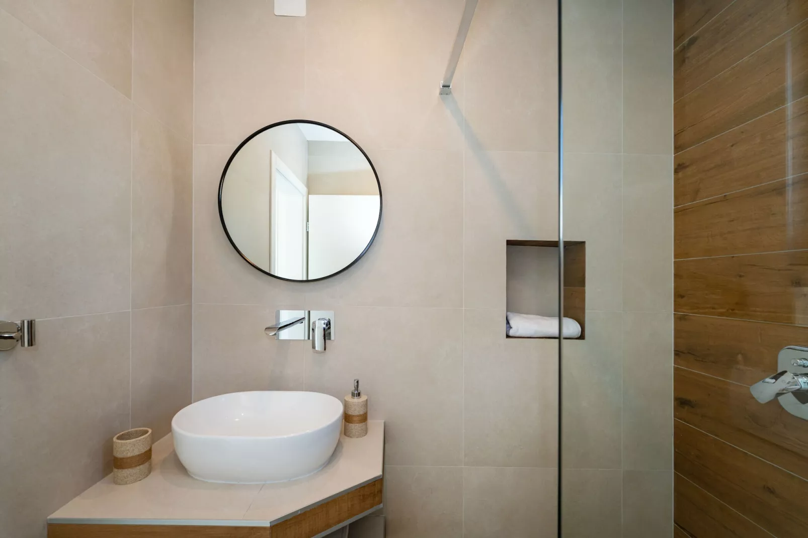 Sea view apartment LaMag-Badkamer