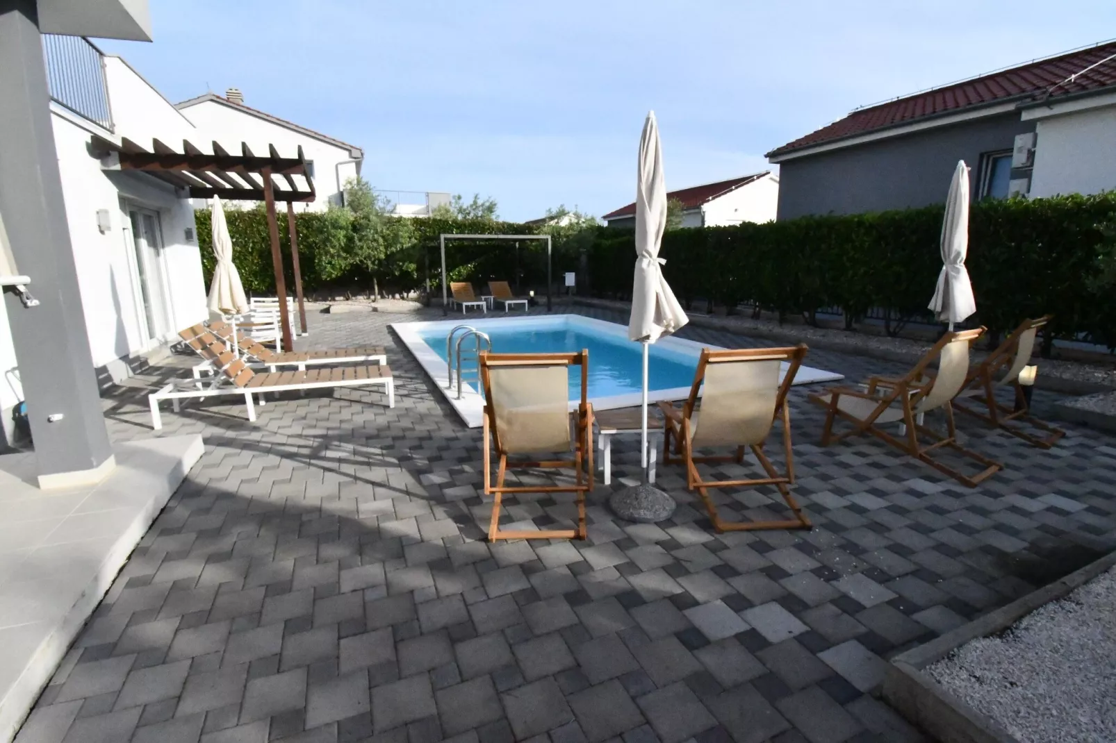 Luxury Escape with Swimming Pool & Modern Design - Comfort Four Bedroom Villa with Sea View and Private Pool ( Villa 7)-Zwembad