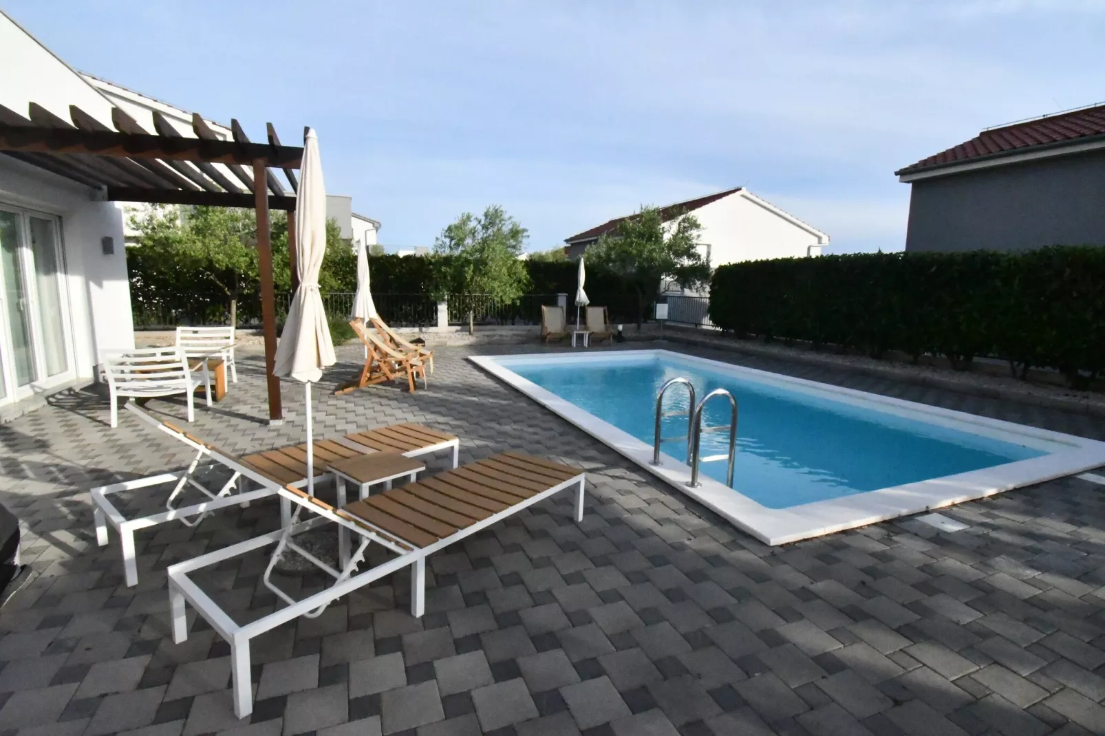 Luxury Escape with Swimming Pool & Modern Design - Four Bedroom Villa with Sea View and Private Pool ( Villa 8)-Zwembad