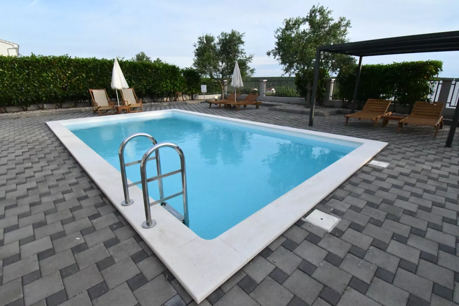 Luxury Escape with Swimming Pool & Modern Design - Four Bedroom Villa with Private Pool ( Villa 1)-Zwembad