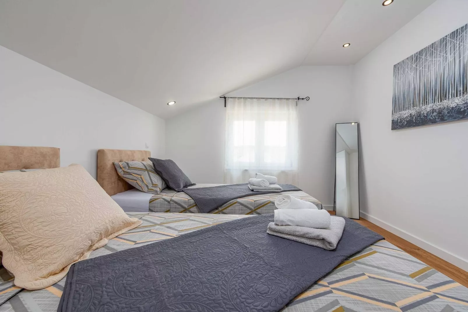 Villa Pezer with heated pool & sauna-Slaapkamer