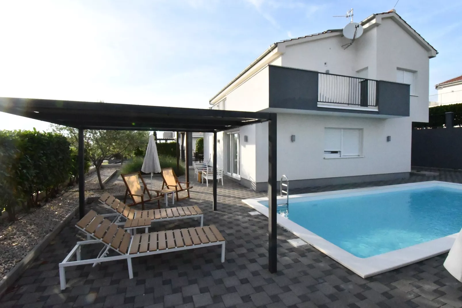 Luxury Escape with Swimming Pool & Modern Design -Deluxe Four Bedroom Villa with Private Pool ( Villa 4)-Zwembad