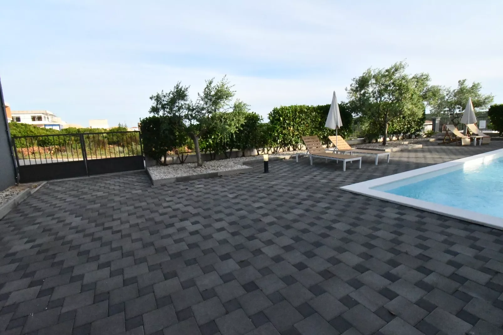 Luxury Escape with Swimming Pool & Modern Design -Deluxe Four Bedroom Villa with Private Pool ( Villa 4)-Zwembad