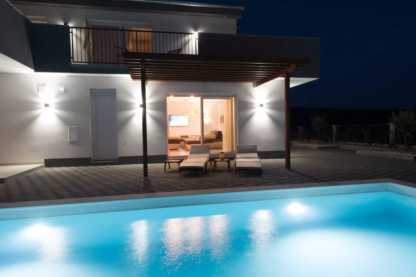 Luxury Escape with Swimming Pool & Modern Design - Comfort Four Bedroom Villa with Sea View and Private Pool ( Villa 7)-Zwembad