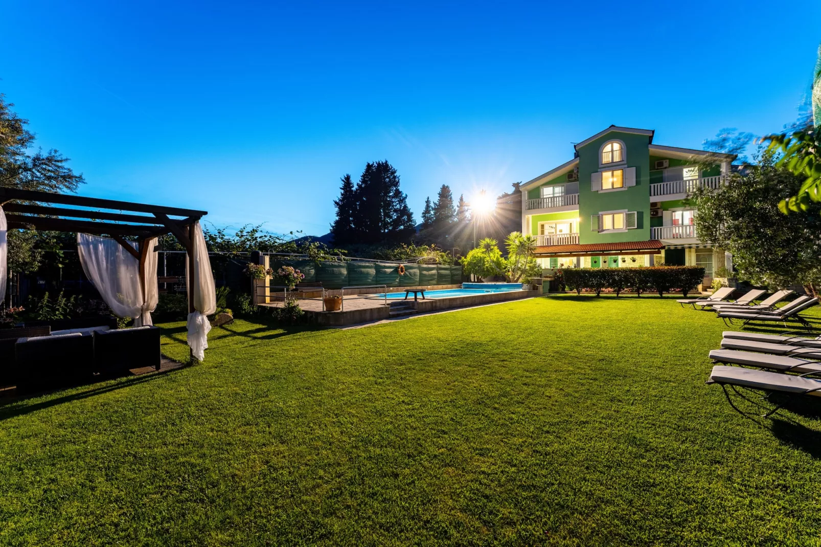 Villa Green Paradise-Tuinen zomer