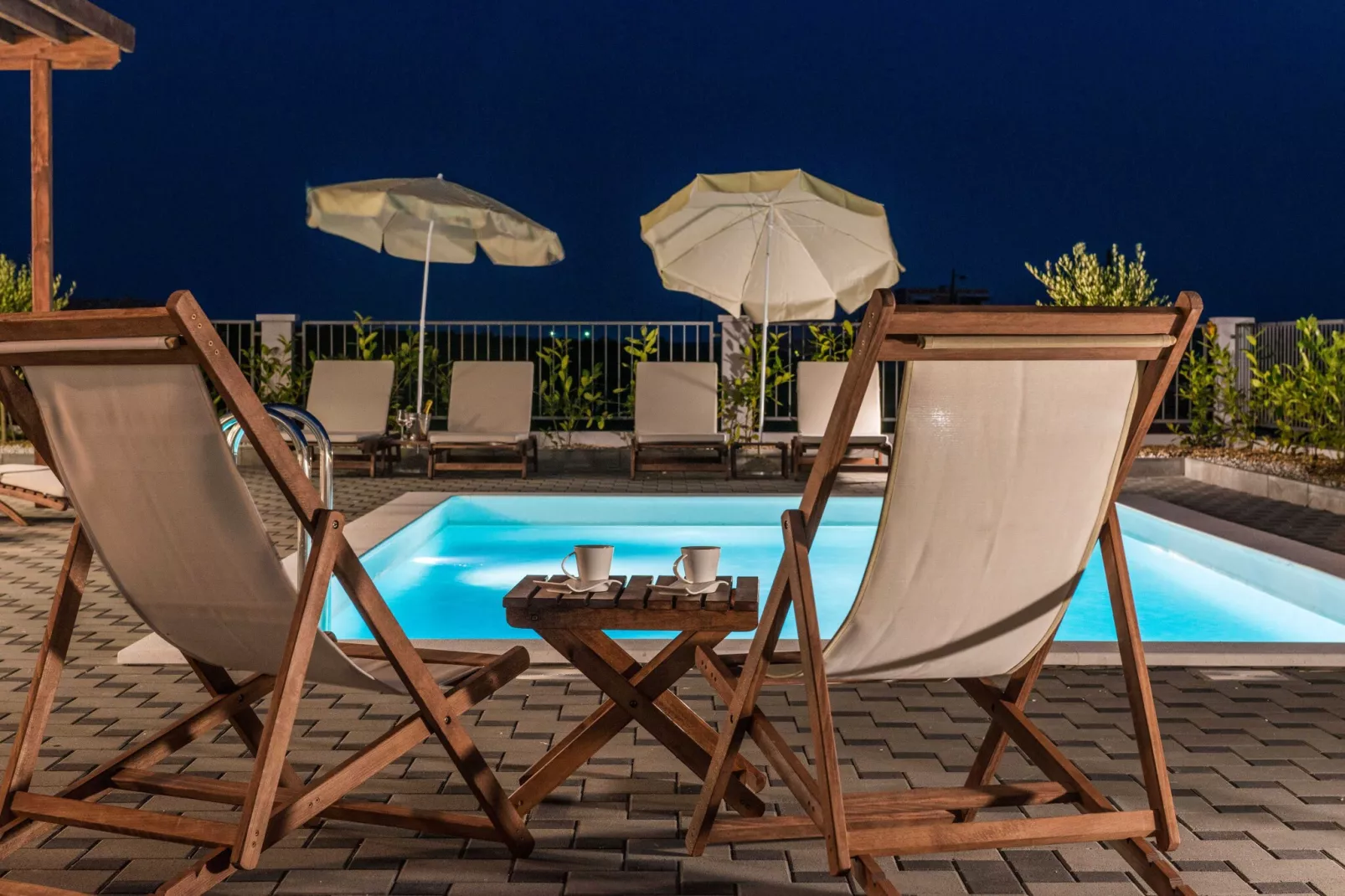 Luxury Escape with Swimming Pool & Modern Design - Four Bedroom Villa with Private Pool ( Villa 1)-Zwembad