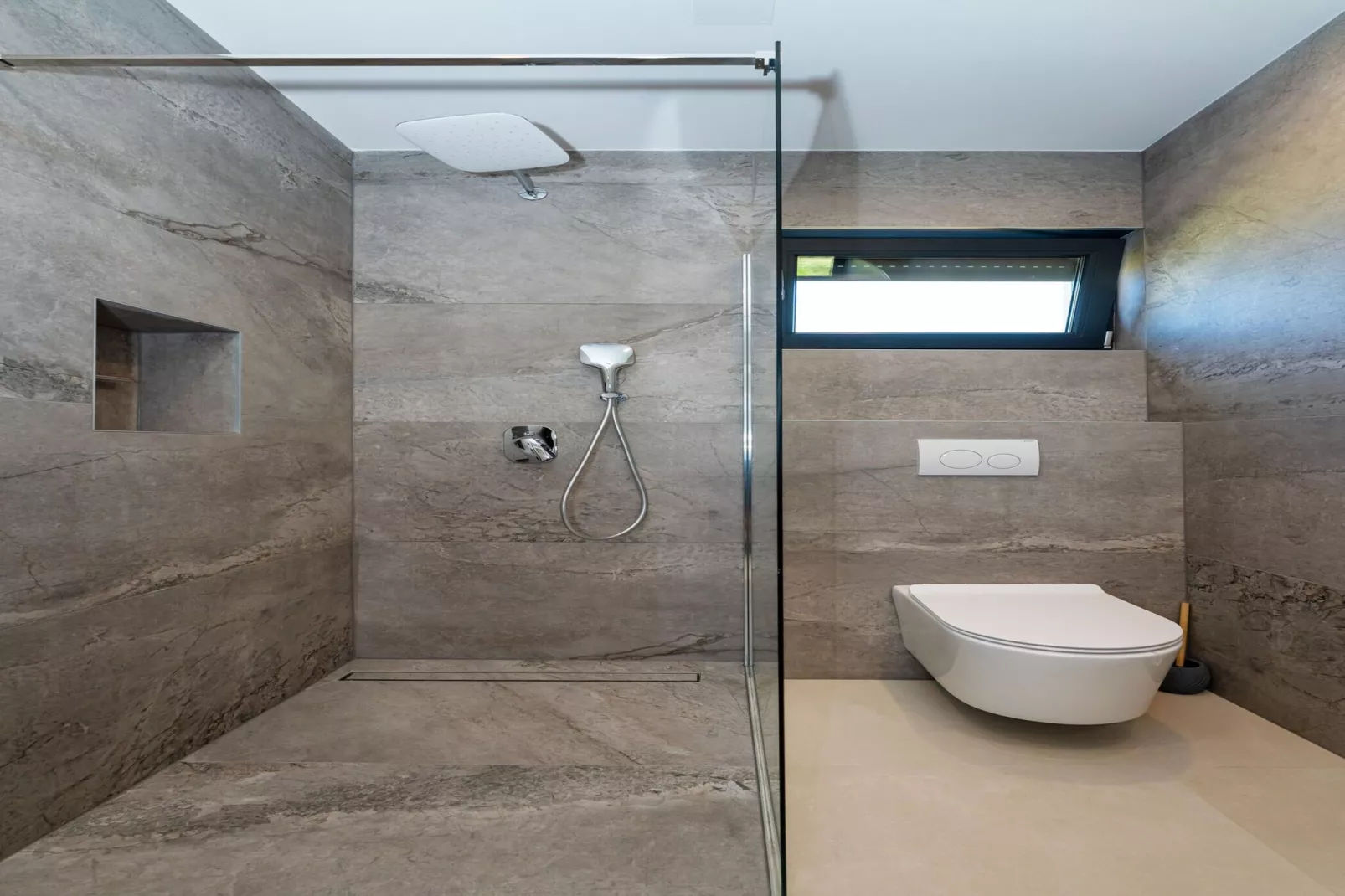 Sea view apartment LaMag-Badkamer