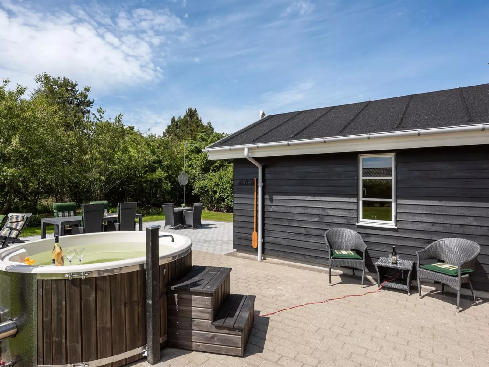 "Benita" - 400m to the fjord-Buiten