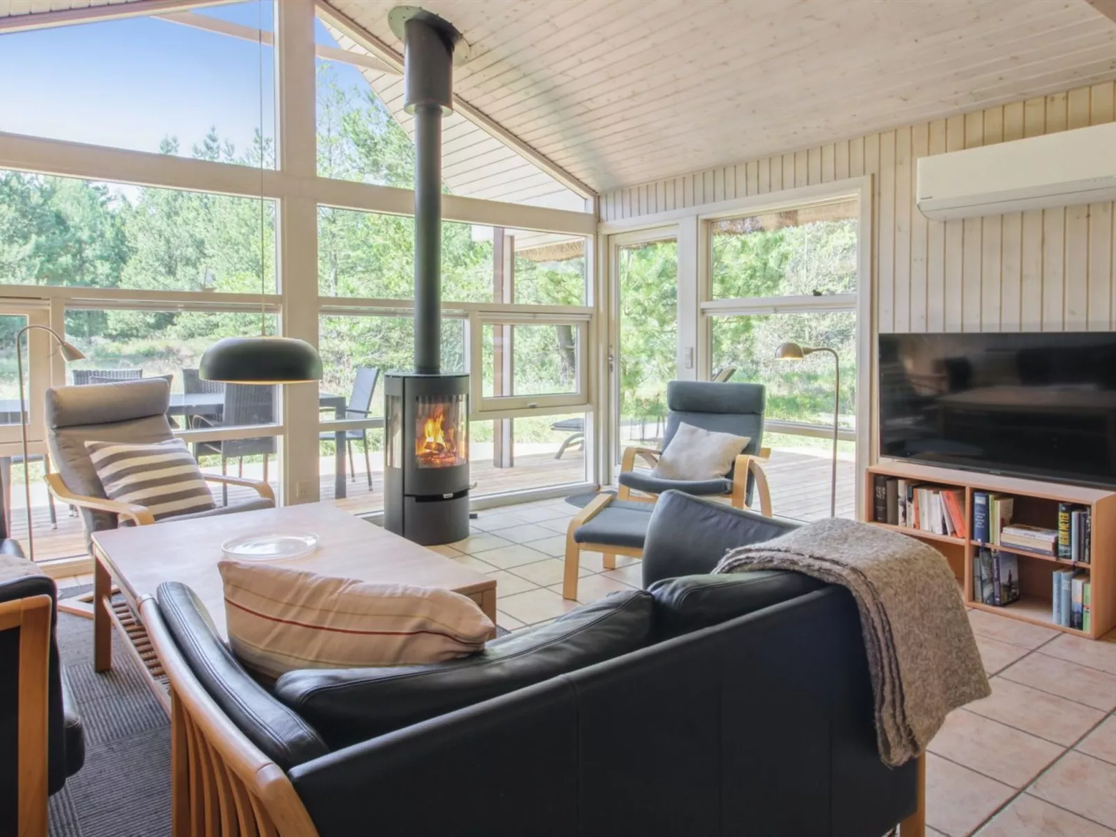 "Karri" - 1.1km from the sea-Binnen