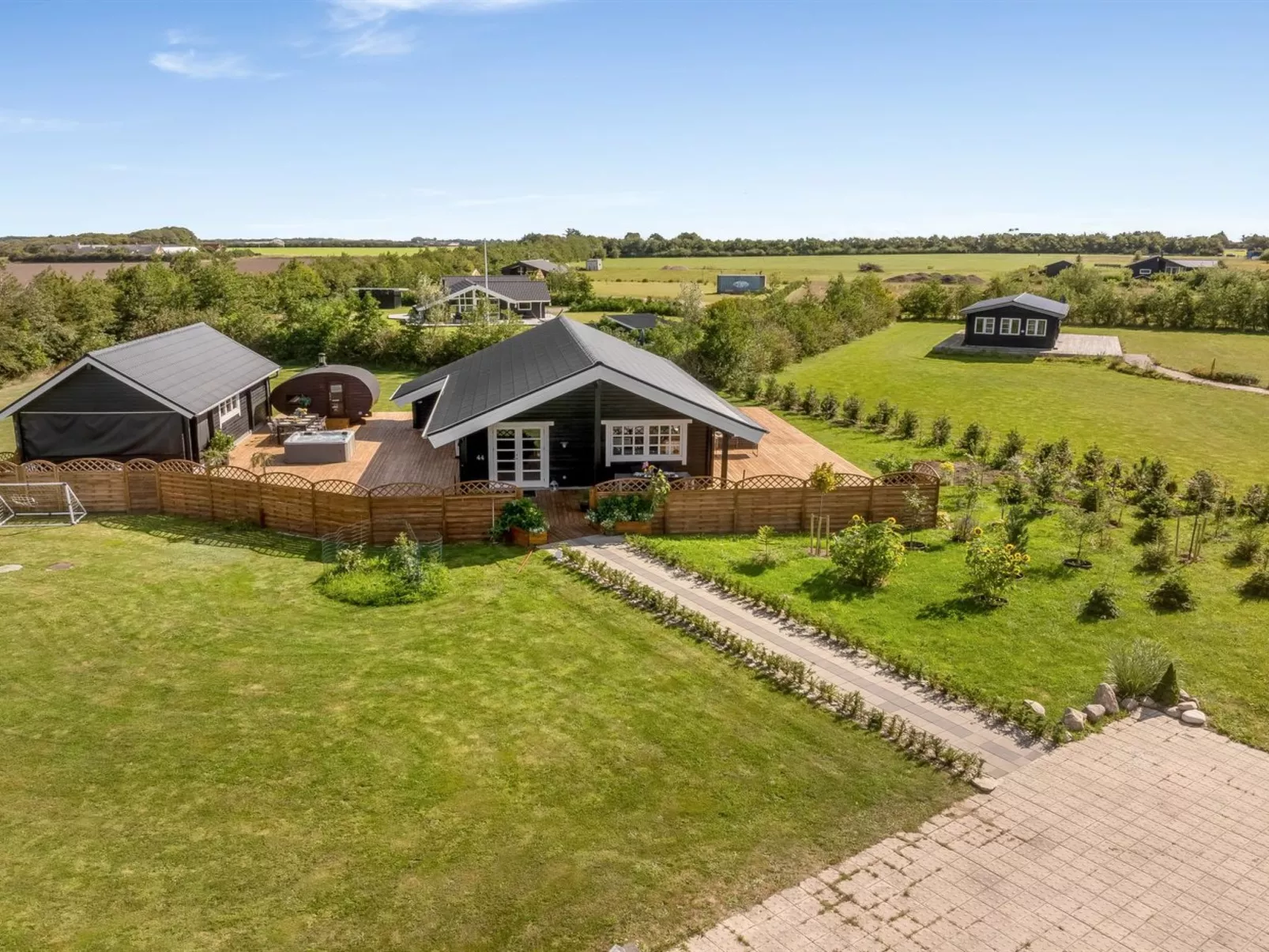 "Gizella" - 500m to the fjord-Buiten