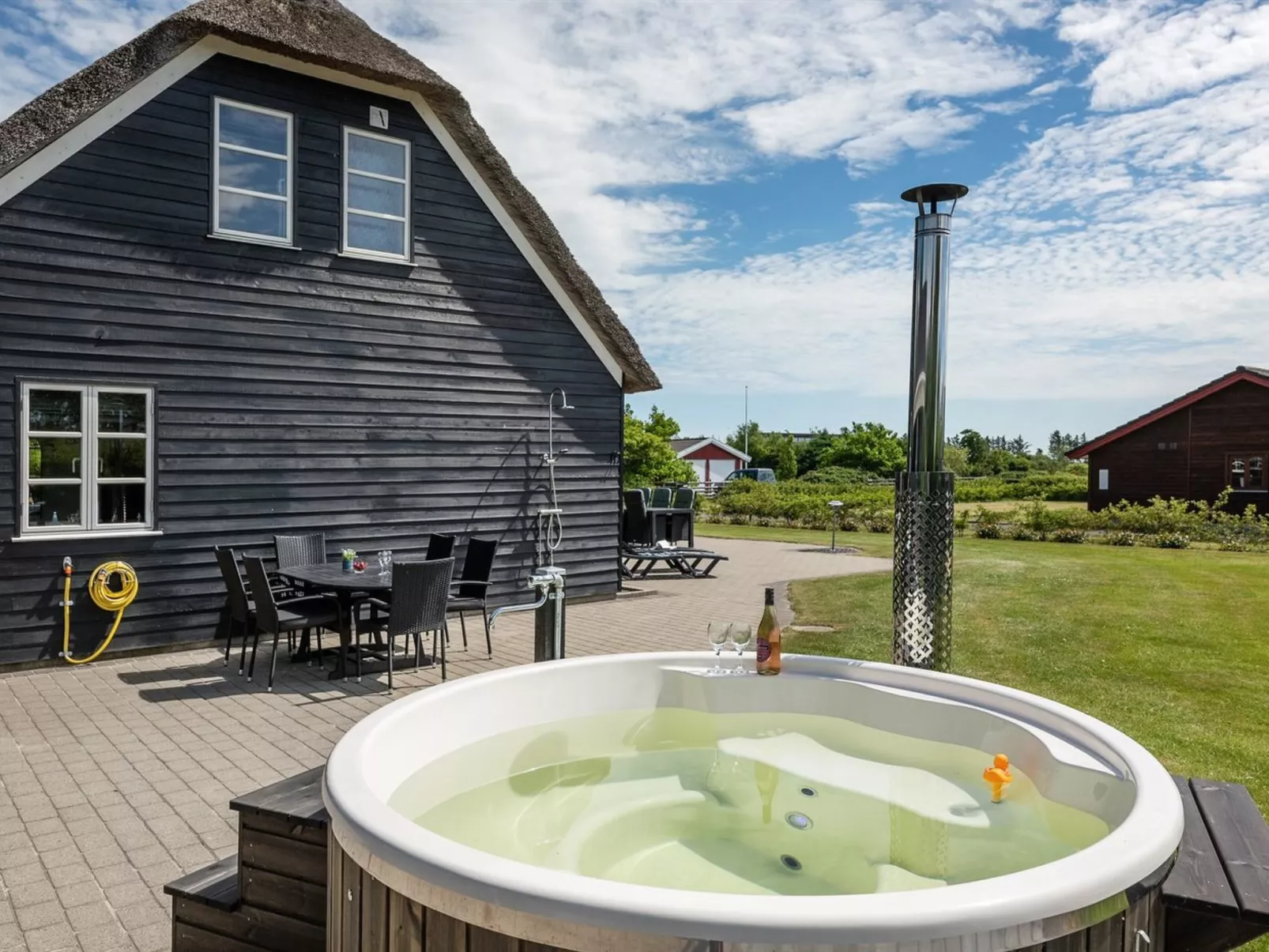 "Benita" - 400m to the fjord-Buiten