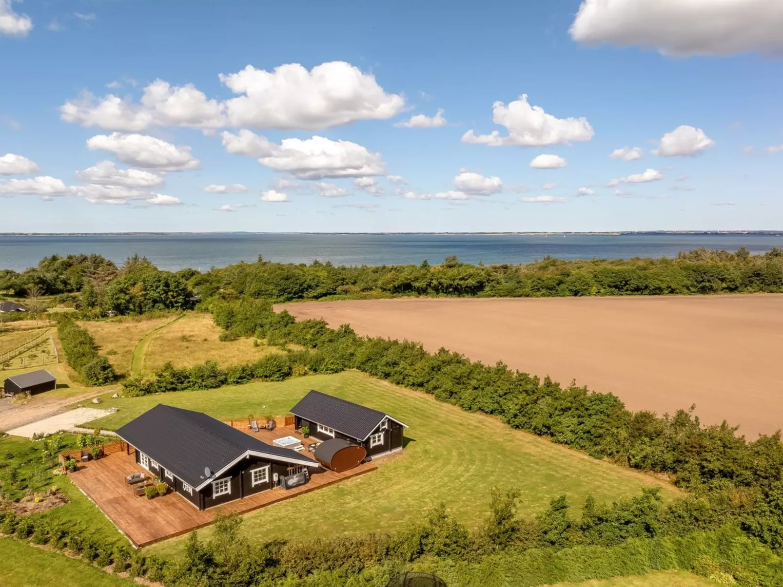 "Gizella" - 500m to the fjord-Buiten