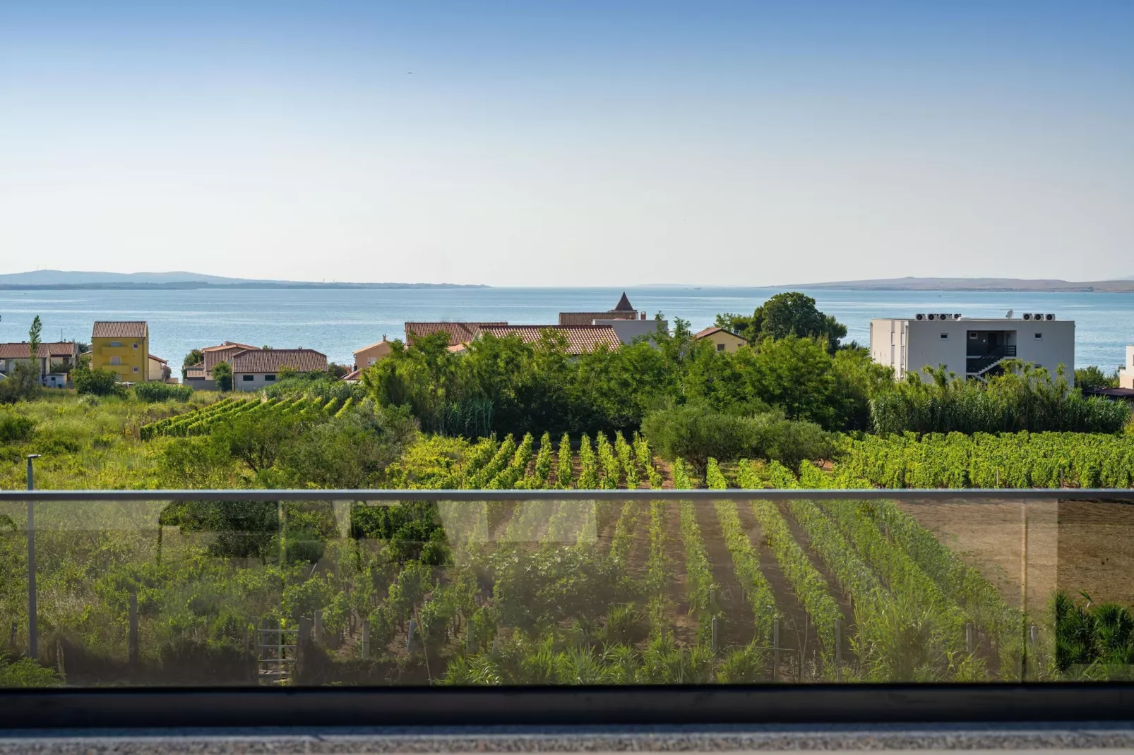 Sea view apartment LaMag-Uitzicht zomer