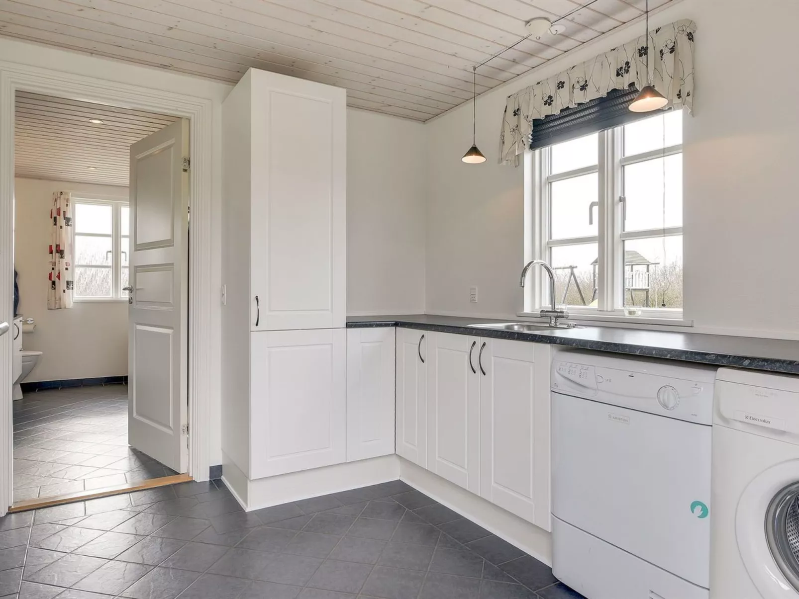 "Benita" - 400m to the fjord-Binnen