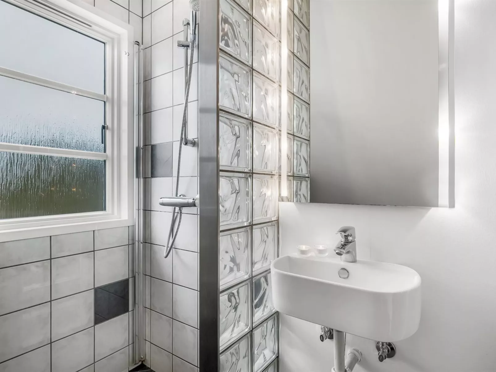 "Benita" - 400m to the fjord-Binnen