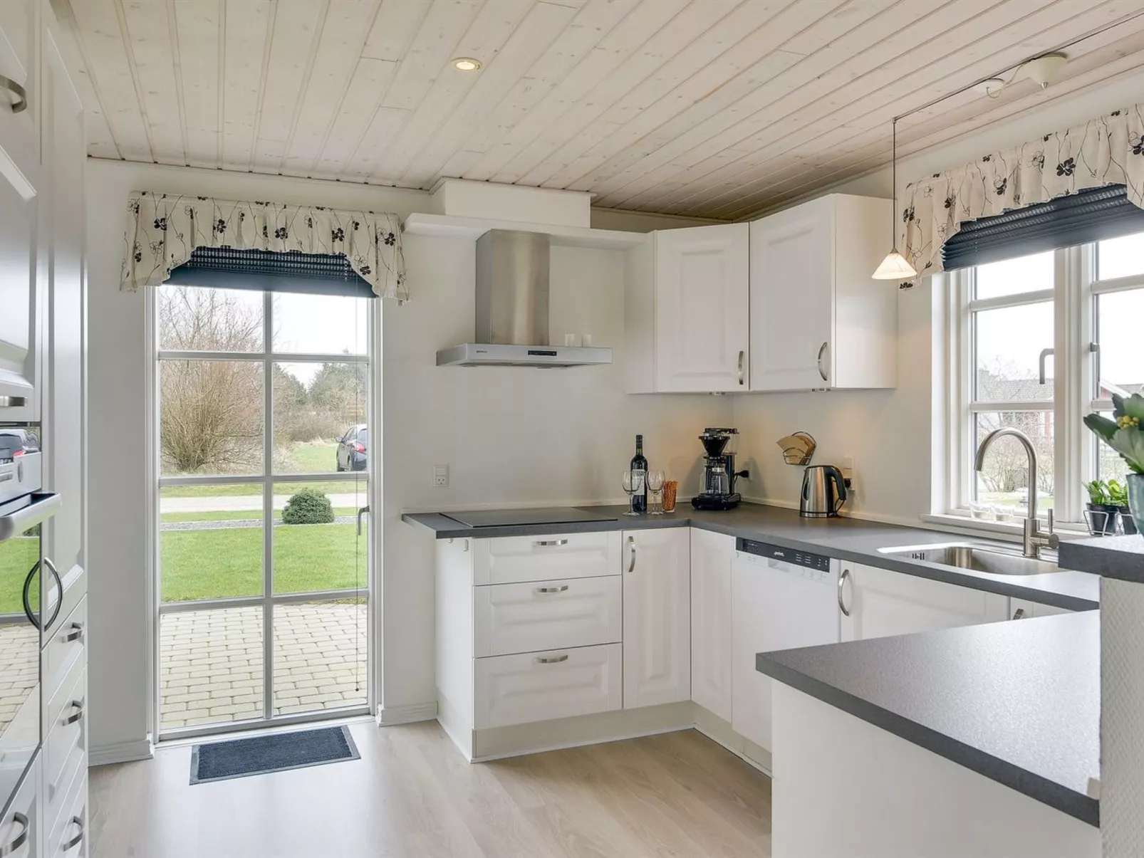 "Benita" - 400m to the fjord-Binnen