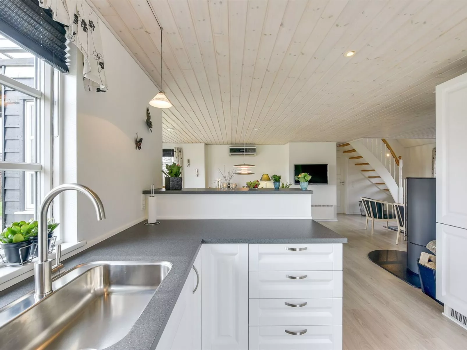 "Benita" - 400m to the fjord-Binnen