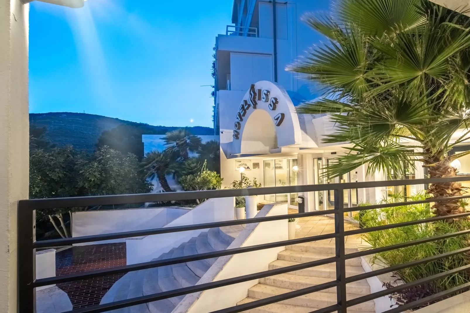 Hotel Issa - Double Room Sea View 3-Buitenlucht