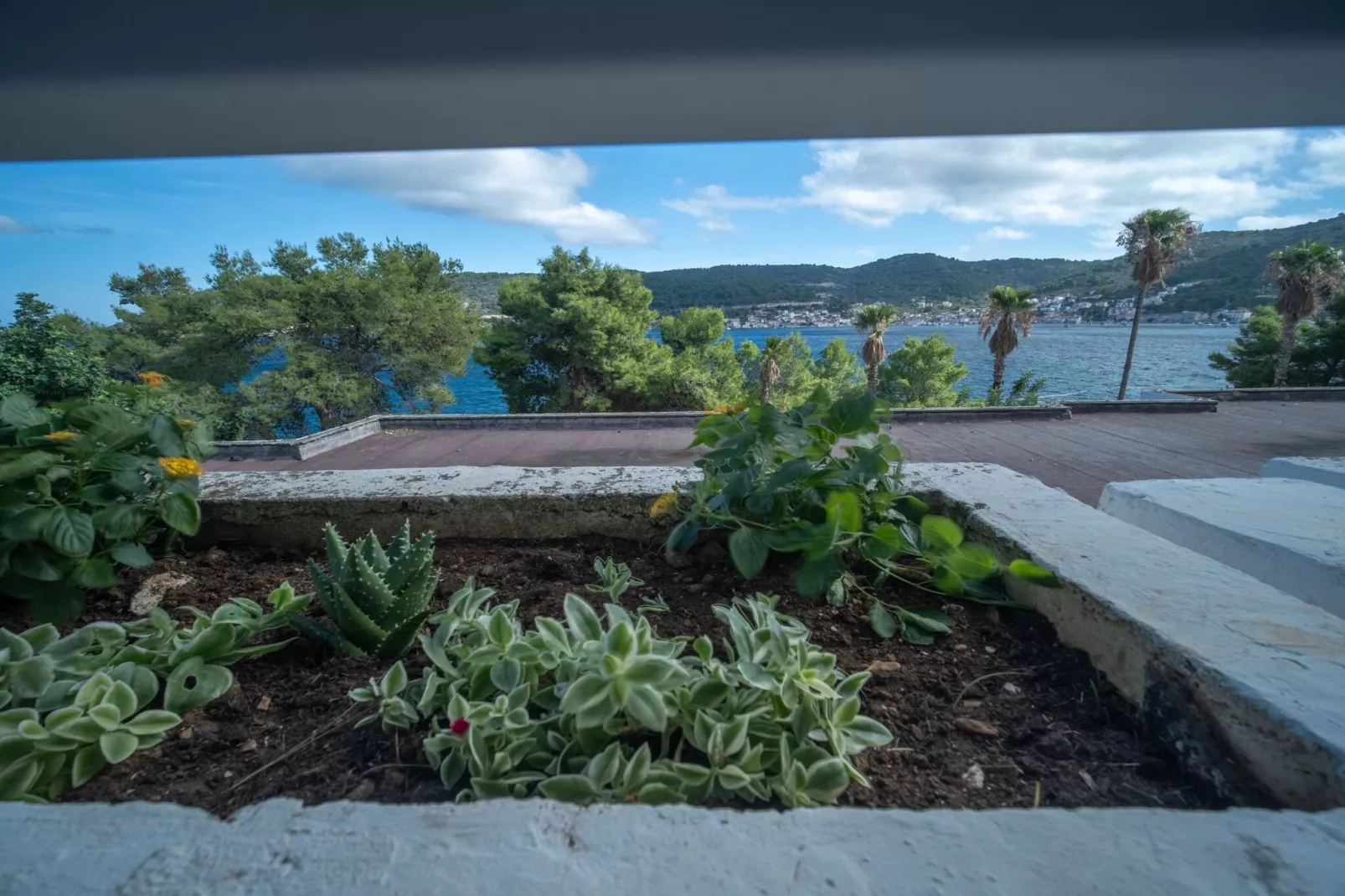 Hotel Issa - Double Room Sea View 4-Buitenlucht